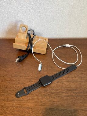 Apple Watch Series 5 Nike 40mm GPS LTE Running Athletic Smart Watch